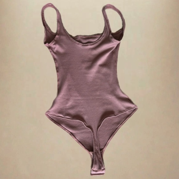 SKIMS Stretch Rib Scoop Neck Bodysuit NWT - Small - Rose Clay - Picture 5 of 7